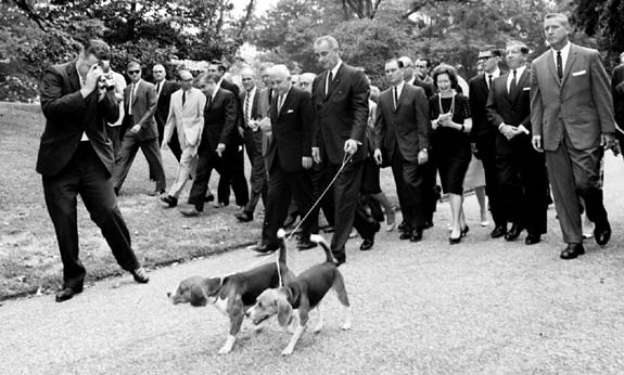 http://www.presidentialpetmuseum.com/photos/Pets/Him-Her-walk.jpg